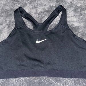 Nikes Swoosh Non-Padded Sports Bra
